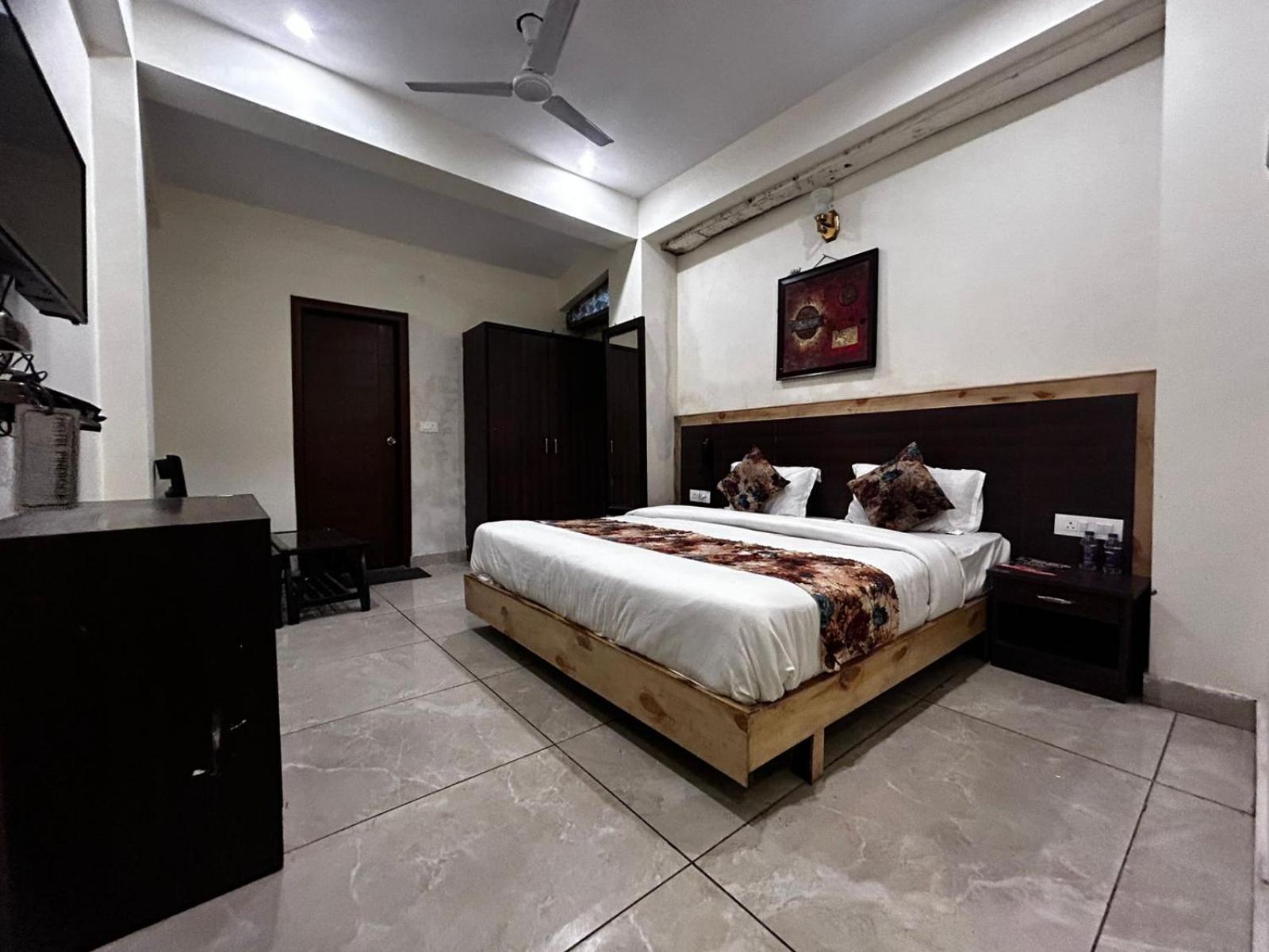 Hangout Inn ภาคัลปูร์ ภายนอก รูปภาพ