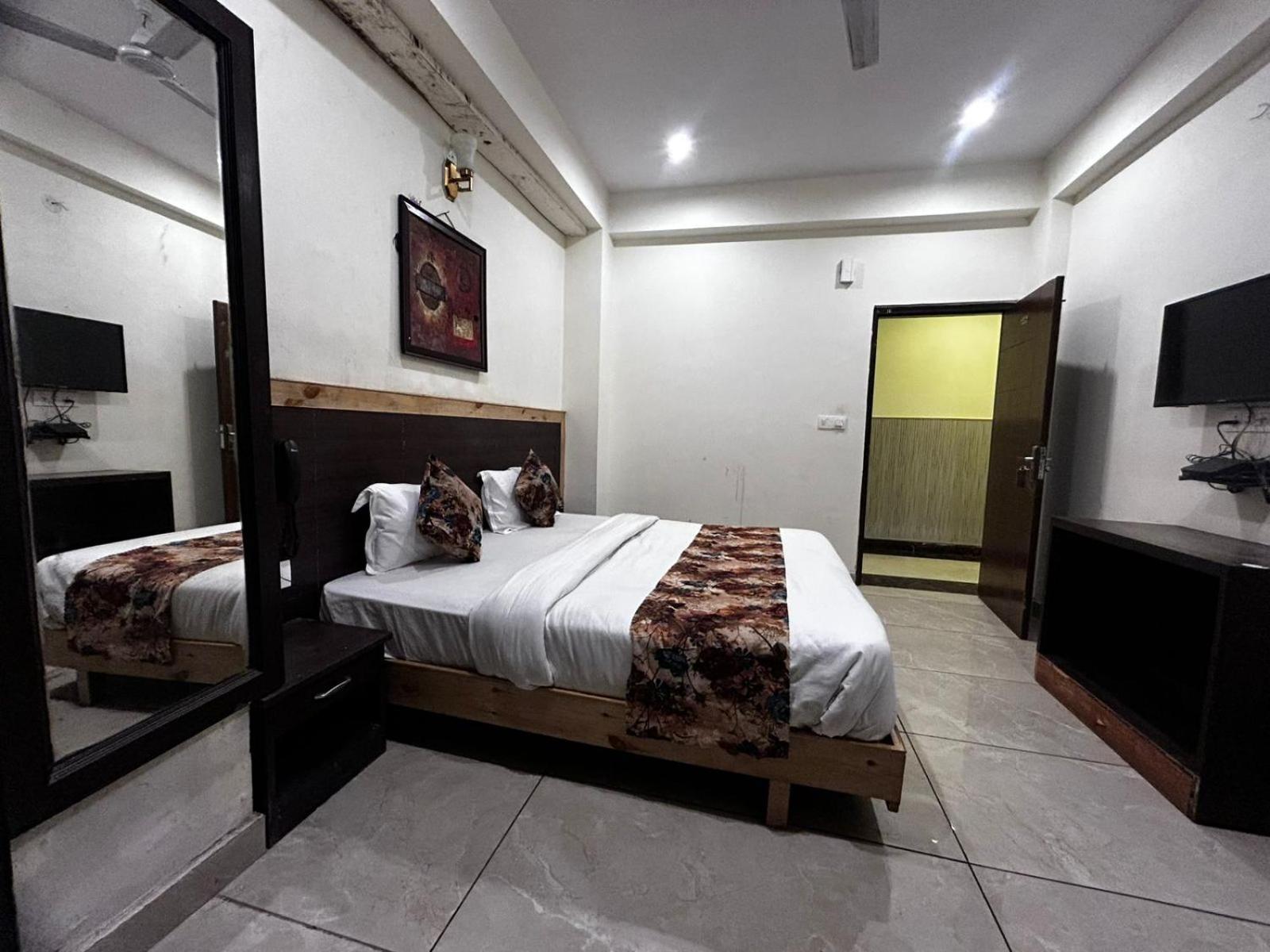 Hangout Inn ภาคัลปูร์ ภายนอก รูปภาพ