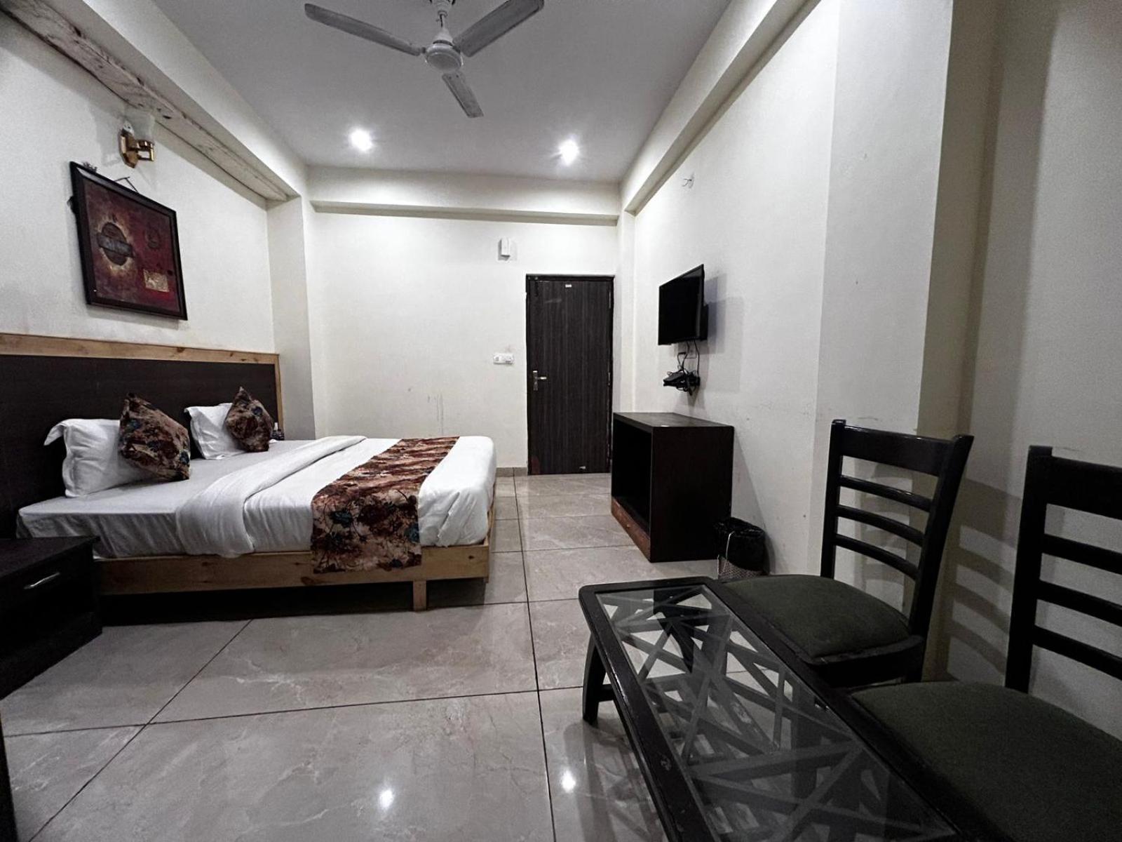 Hangout Inn ภาคัลปูร์ ภายนอก รูปภาพ