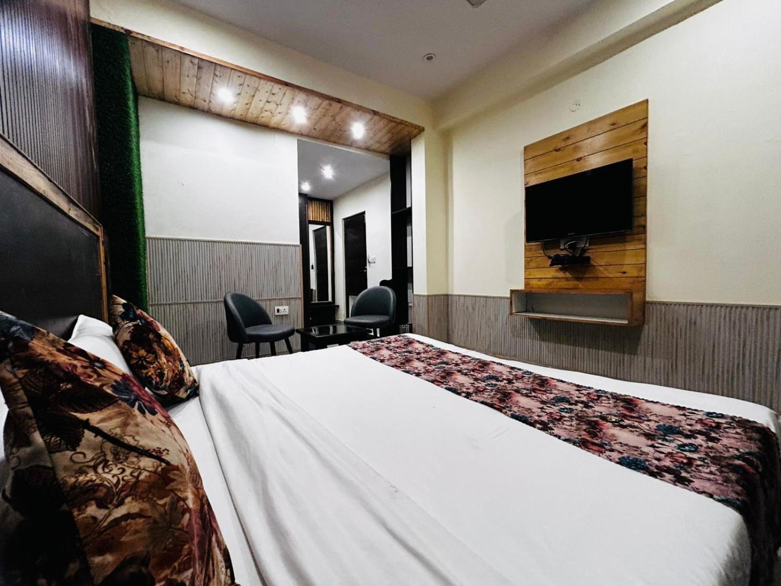 Hangout Inn ภาคัลปูร์ ภายนอก รูปภาพ