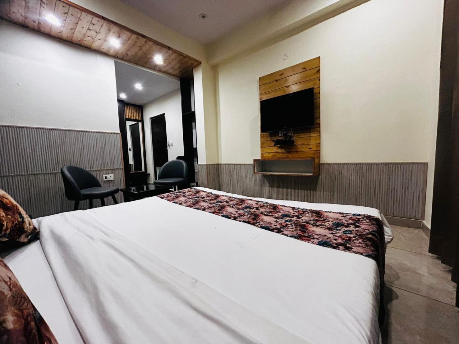 Hangout Inn ภาคัลปูร์ ภายนอก รูปภาพ